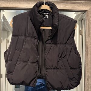 H&M Black Cropped Puffer Vest